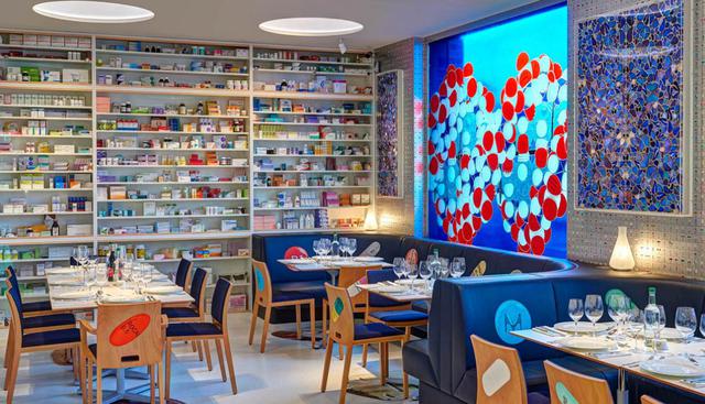 No es la primera vez que Hirst lleva el tema de las farmacias a sus obras. En 1992 presentó una instalación llamada ‘Pharmacy’ y también diseñó un restaurante ubicado en Notting Hill. (Foto: Pharmacy Restaurant)