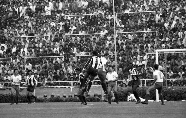27 de diciembre de 1974. Inauguración del estadio Alejandro Villanueva, en un partido entre Alianza Lima y Nacional de Montevideo. FOTO: Archivo Histórico El Comercio. 