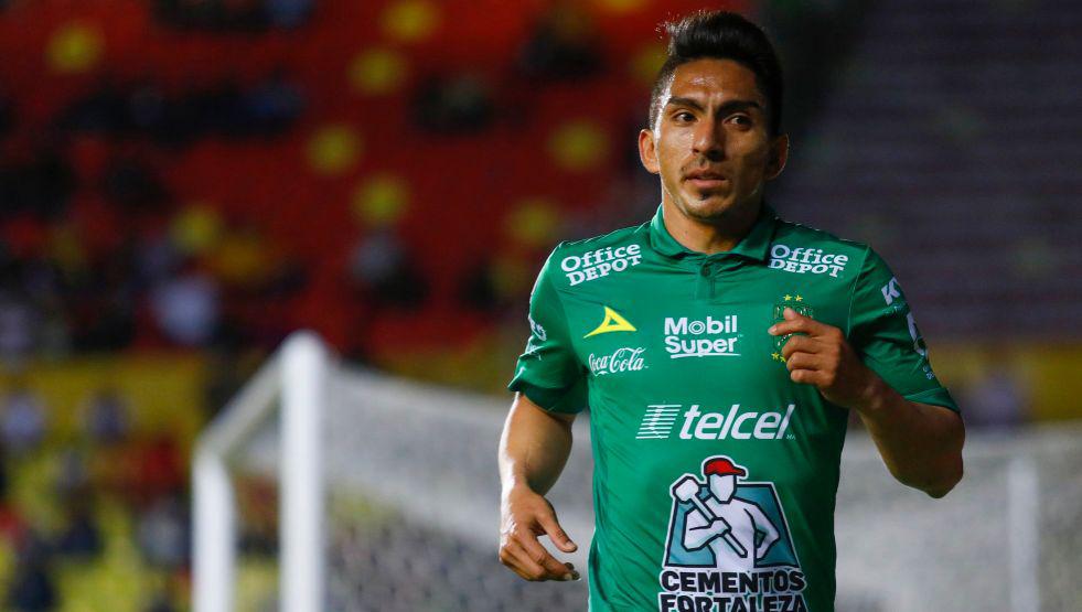 ¡León sigue en la cima de la Liga MX! Le dio vuelta al marcador y le ganó 3-2 a Monarcas de visita | VIDEO (Foto: AFP)