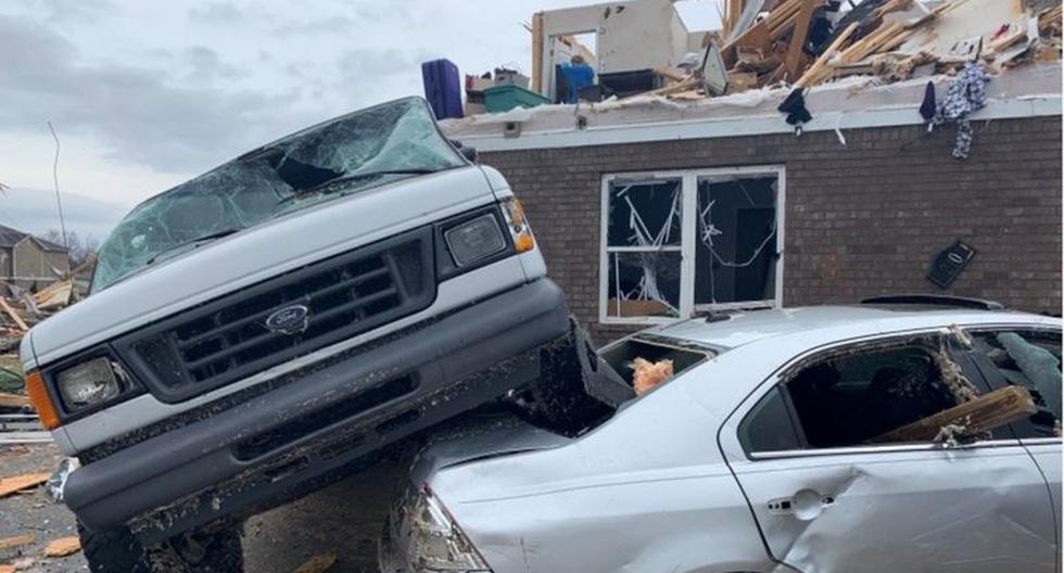 La violencia del tornado arrastró vehículos y dejó cuantiosos daños materiales en Kentucky. (Reuters).