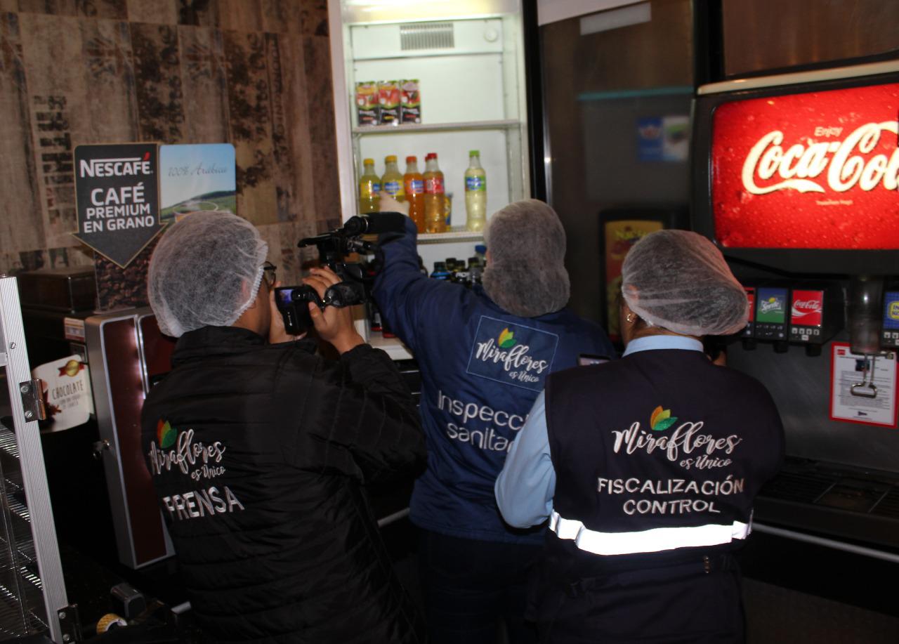 En la zona de confitería se hallaron insectos y bebidas mal almacenadas. (Foto: Difusión)