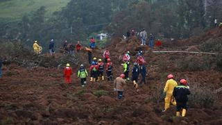 Avanza contra reloj rescate de decenas de atrapados por alud en Ecuador