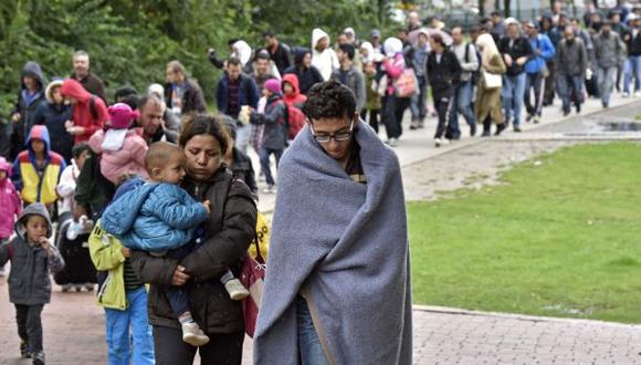 Refugiados intercambian rutas de escape a Europa por Facebook - 1