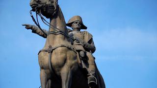 Polémica en Francia por esqueleto del caballo de Napoleón sobre su tumba
