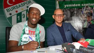 Luis Advíncula presentado en Bursaspor: “He venido a un grande”