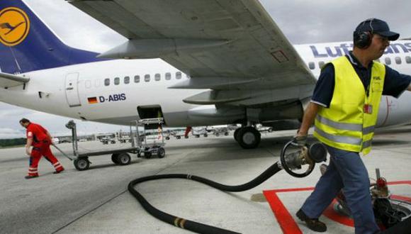Petróleo barato: ¿Bajará el precio de los boletos de avión?