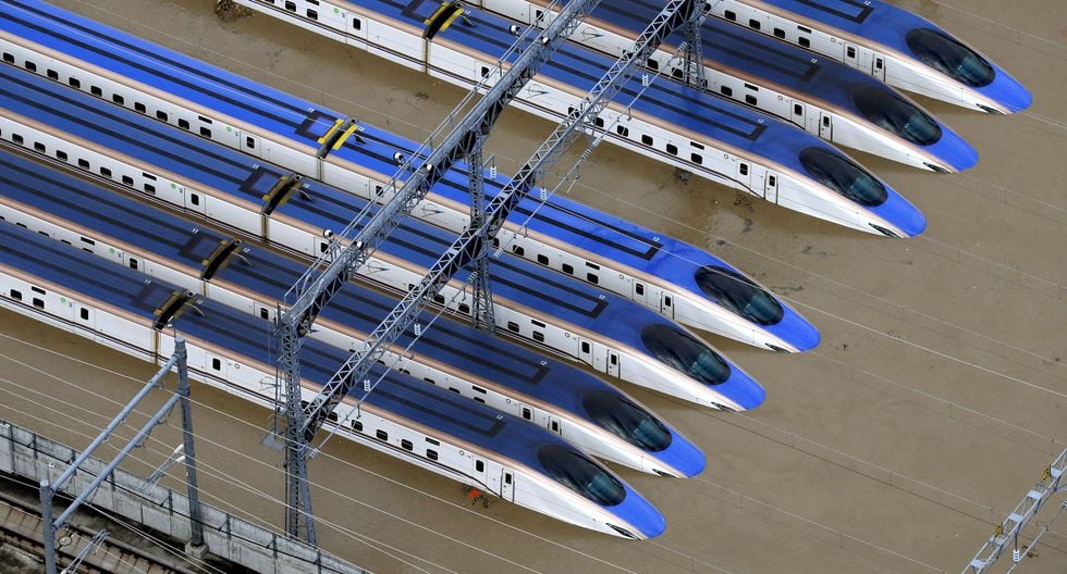 Un patio del tren bala Shinkansen inundado debido a las fuertes lluvias causadas por el tifón Hagibis en Nagano, Japón. (Reuters).