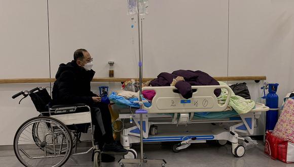 Esta imagen muestra a un paciente con covid-19 en una cama en el Hospital Tianjin Nankai en Tianjin el 28 de diciembre de 2022. (Foto de Noel Celis / AFP)