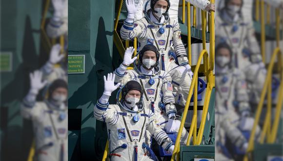Mark Vande Hei (Estados Unidos), y los astronautas rusos Oleg Novitskiy y Pyotr Dubrov partieron rumbo a la Estación Espacial Internacional. (Foto: AP)