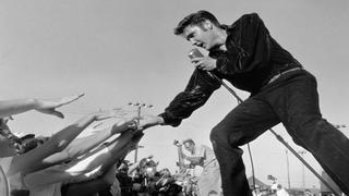 ¿Por qué Elvis Presley no salía de Estados Unidos para tocar en otros países?, por Pedro Suárez-Vértiz