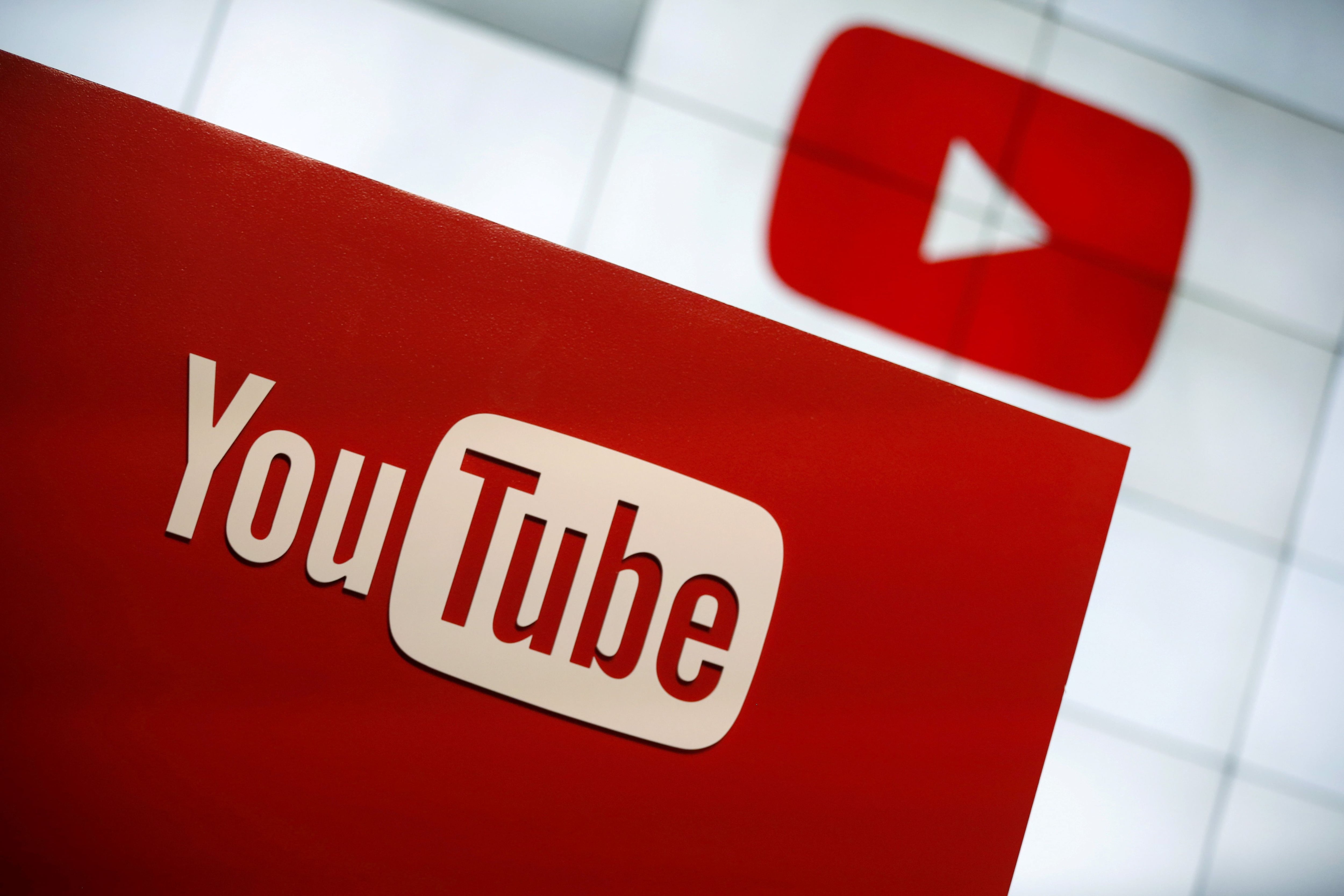 YouTube is the second most viewed website in Russia.  REUTERS / Lucy Nicholson / File Photo