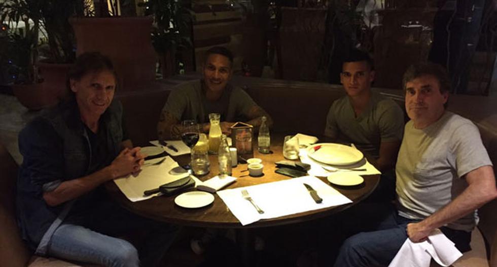 Paolo Guerrero, Miguel Trauco y Christian Cueva se reunieron con Ricardo Gareca | Foto: Twitter
