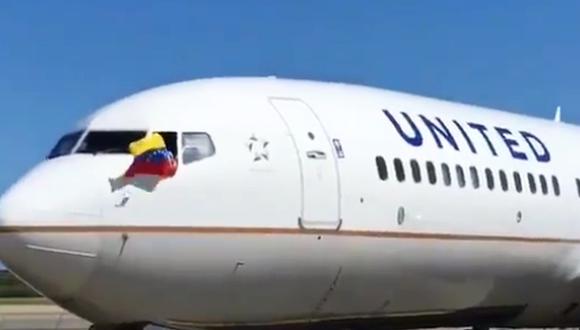 Entre aplausos, United Airlines se despidió de Venezuela frente a la crisis financiera del país caribeño. (Foto: Captura)