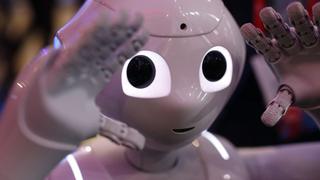 Los robots amas de casa enamoran en congreso de smartphones