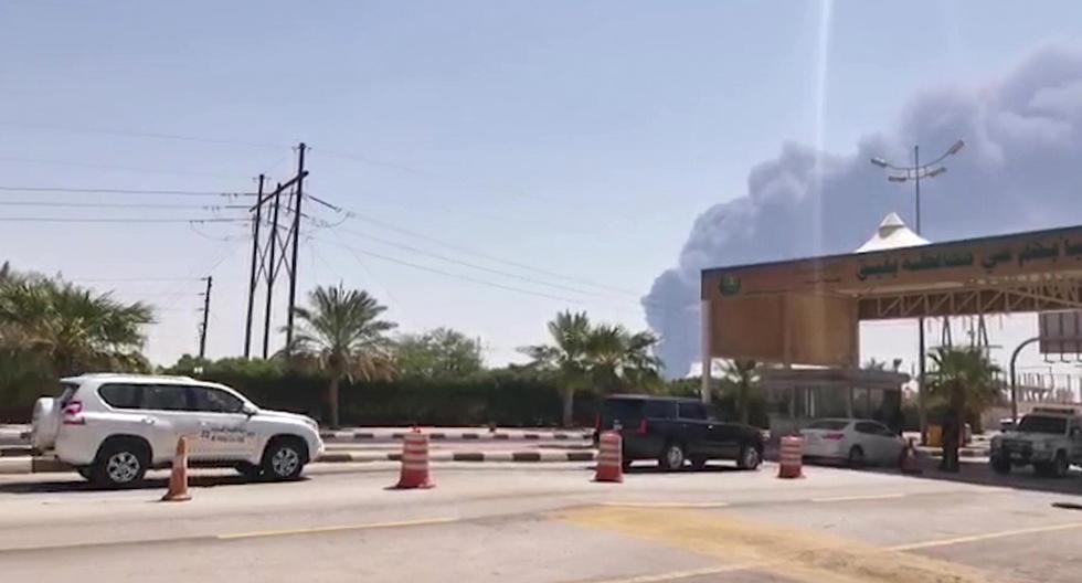 Esta captura de AFPTV muestra el humo en una instalación petrolera de Aramco en Abqaiq, a unos 60 km (37 millas) al suroeste de Dhahran, en la provincia de Arabia Saudita. (Foto: AFP)
