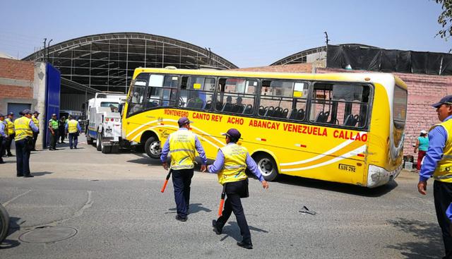 La labor de fiscalización al transporte informal contó con la participación de 35 inspectores municipales y 40 policías. (Municipalidad de Lima)