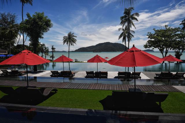 El lujoso Vijitt Resort en Phuket. Comidas gourmet y vigilancia las 24 horas. Los primeros extranjeros en llegar a Tailandia estarán instalados en condiciones de lujo hasta terminar su cuarentena por coronavirus. (Foto de Lillian SUWANRUMPHA / AFP).