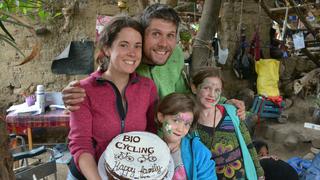 Esta familia recorre América en bicicleta para revalorar productos naturales