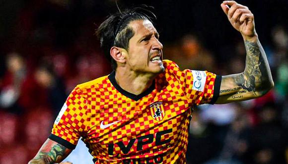 Gianluca Lapadula no pudo asistir al inicio de pretemporada de Benevento. (Foto: AP)