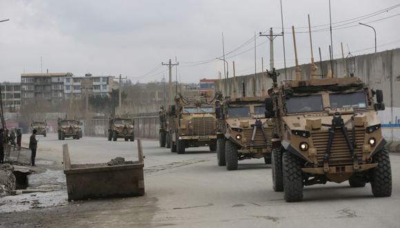 Tropas británicas con las fuerzas de la Misión de Apoyo Resuelto lideradas por la OTAN viajan a Kabul, Afganistán. (Foto Referencial:  AP / Rahmat Gul, archivo).