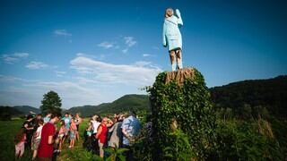 Una estatua de Melania Trump divide a su pueblo natal en Eslovenia