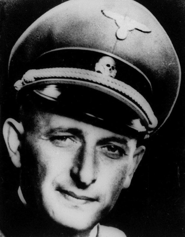 Adolf Eichmann came to Hungary to supervise the persecutions of the Jews and ensure their transfer to the death camps.  There he ran into Sanz Briz, who, using the legality of diplomatic documents, shielded thousands of Hebrews with his protection who could not be touched by German forces or managed to emigrate to other countries.  (Photo: AP Agency)