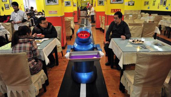 Restaurante chino despide a sus camareros robots