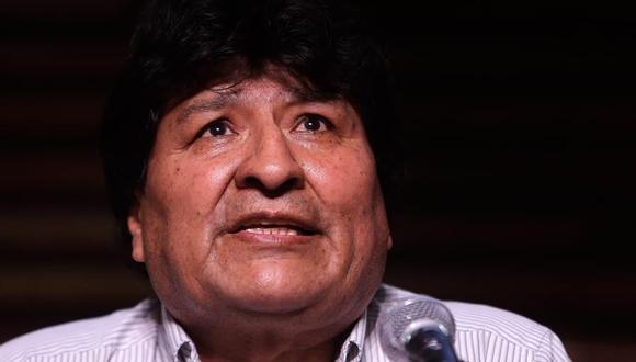 El expresidente de Bolivia Evo Morales realiza una rueda de prensa en Argentina luego de las elecciones en su país. (EFE/Juan Ignacio Roncoroni).