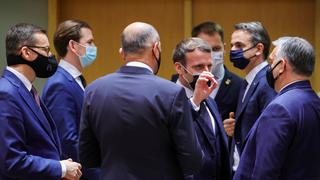 Macron con COVID-19: su recargada agenda y los contagios que habría dejado en el camino