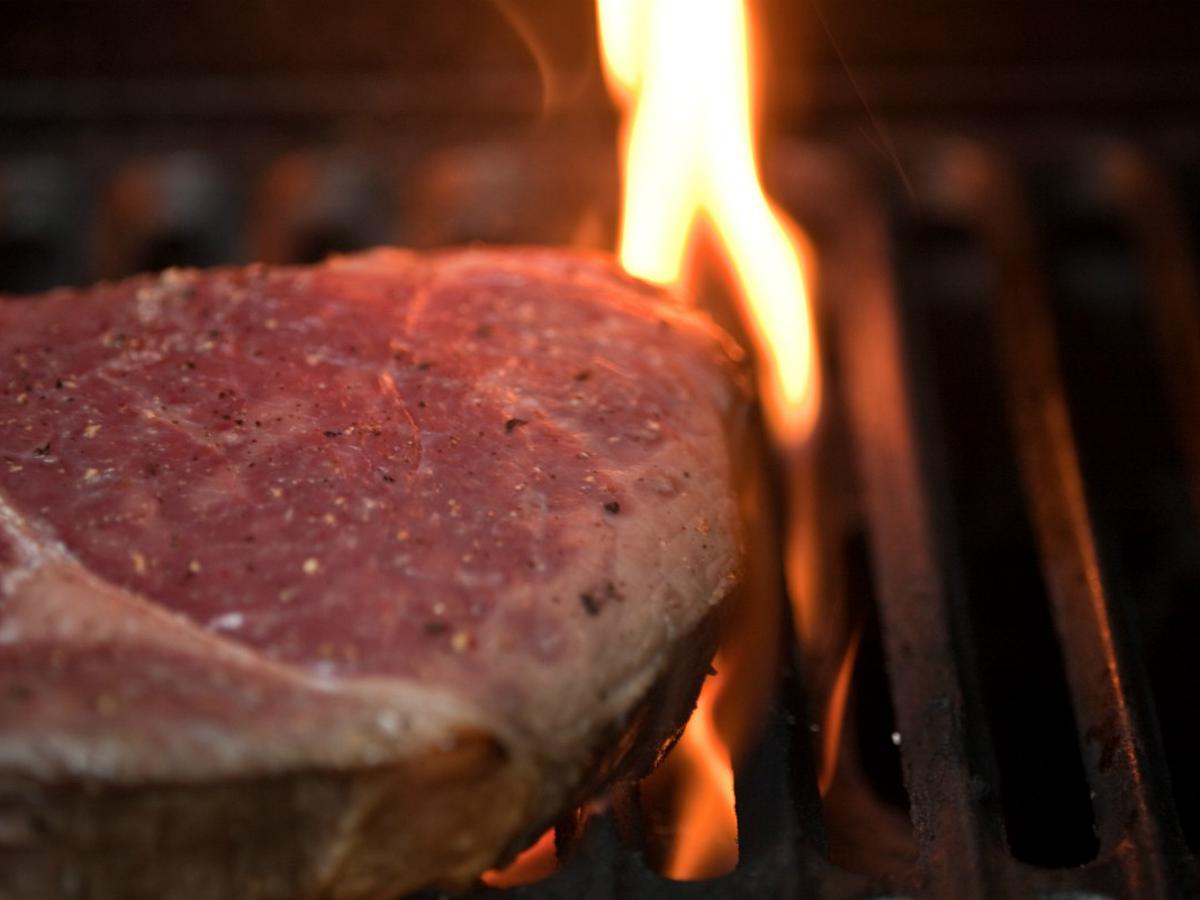 Carne a la plancha o a la parrilla, ¿cuál es la diferencia? - La Perdida