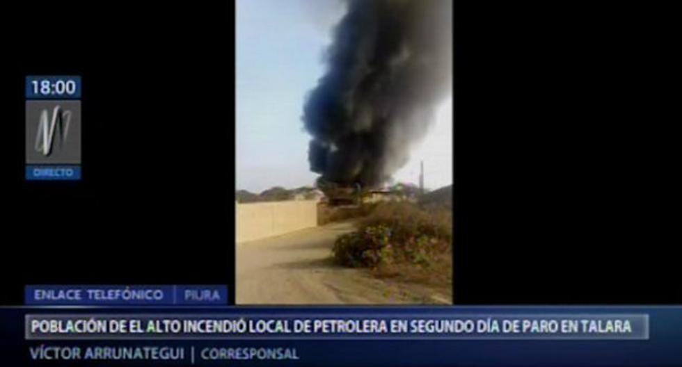 Residentes incendiaron un local de la petrolera china CNPC que opera el Lote X en la región Piura. (Foto: captura Canal N)