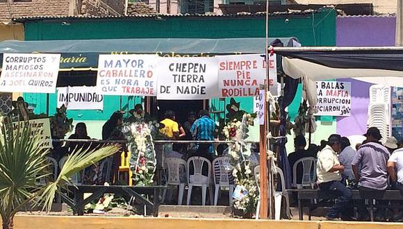 Gritos de impunidad en entierro de candidato baleado en Chepén