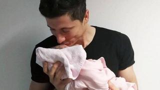 Lewandowski se convierte en papá y se muestra feliz con su niña