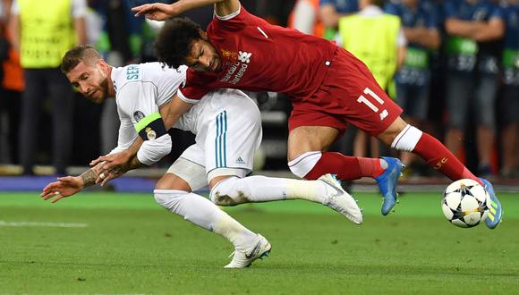 Salah se lesionó en una jugada con el capitán del Real Madrid, Sergio Ramos.