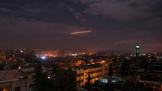 Israel bombardea el aeropuerto de la capital de Siria y lo inhabilita; hay al menos 4 muertos