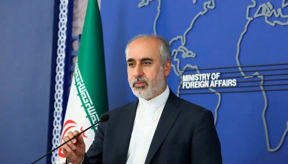 El portavoz del Ministerio de Exteriores iraní, Naser Kananí, durante una conferencia de prensa. (Foto del Ministerio de Exteriores de Irán)