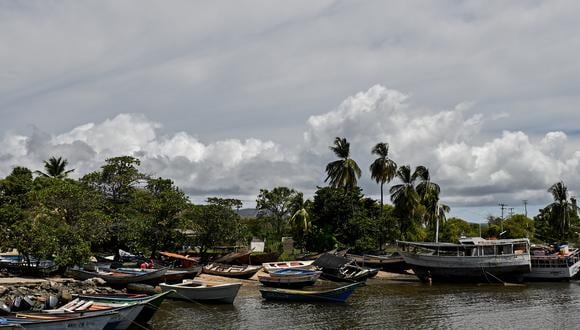 Grupos criminales transportan víctimas de trata de personas en precarias embarcaciones -que a menudo naufragan- desde Güiria, en el estado Sucre, Venezuela, hasta Trinidad y Tobago. (Foto: Federico PARRA / AFP)