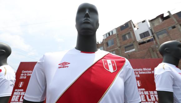 Hace algunos días se presentó el nuevo diseño de la camiseta que la selección peruana usará en Rusia 2018. (El Comercio)