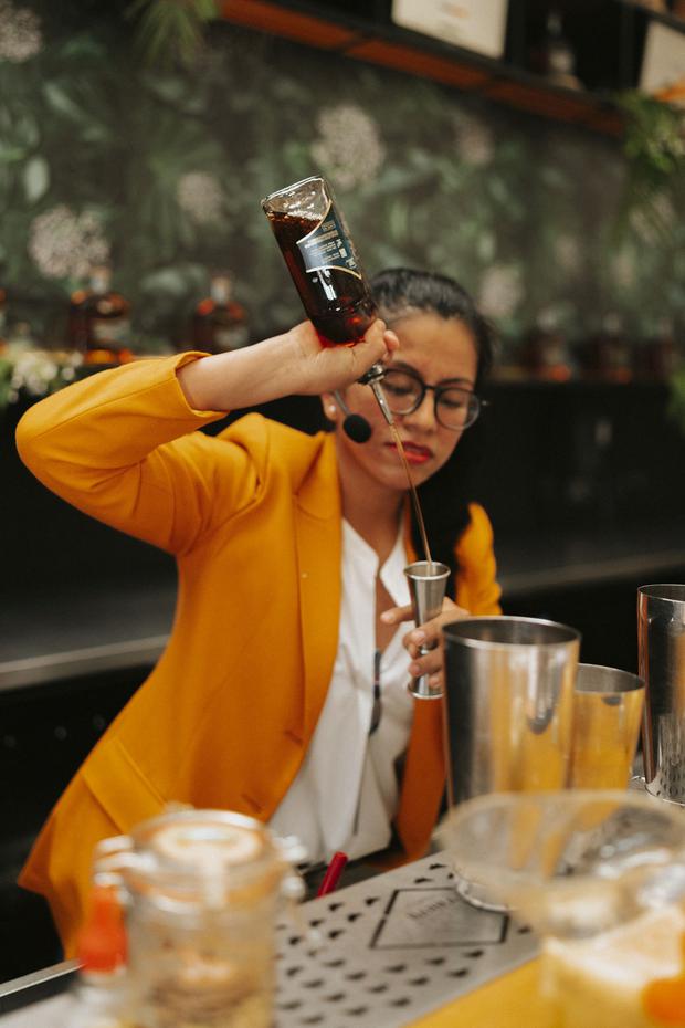 Bartender Melissa Barrera was one of the 5 finalists along with Alonso Palomino. 