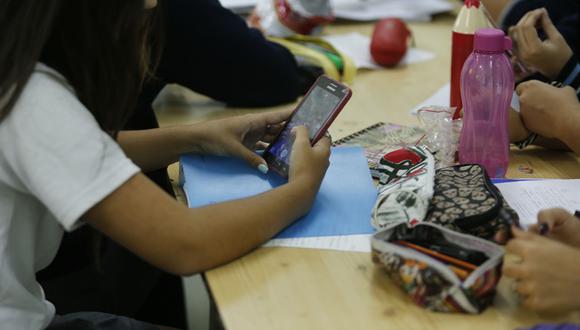 El uso de celulares en las escuelas, cada vez más frecuente (Fuente: La Nación / GDA)