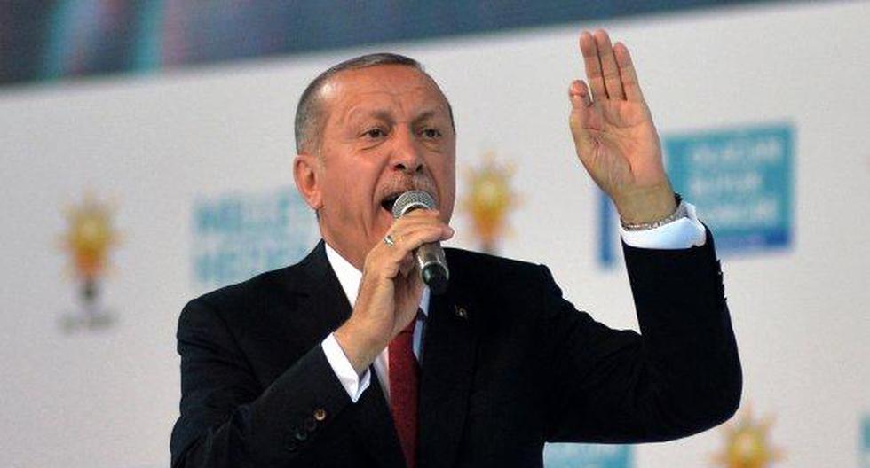 Erdogan fue uno de los principales cofundadores del AKP en 2001, cuando ya era conocido por haber sido alcalde de Estambul en los noventa, y lo dirigió hasta 2014. (Foto: EFE)