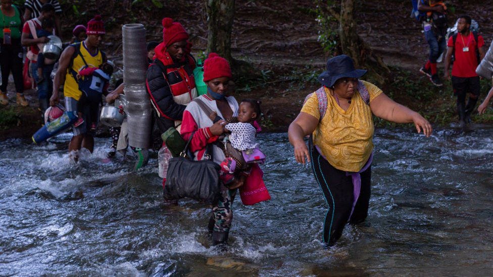 The migrants must overcome the strong currents of the rivers in the Darién.  (GETTY IMAGES)