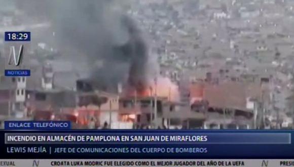 Lewis Mejía, vocero de los Bomberos, detalló que el incendio se desató en una casa donde se almacenaba material reciclable. (Foto: Canal N)