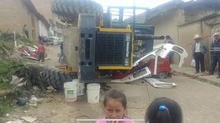 Cajamarca: cargador frontal aplastó dos mototaxis