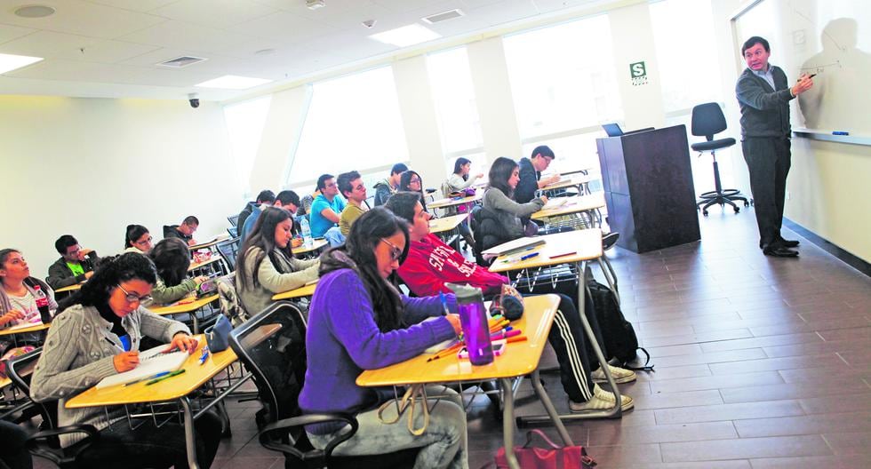 La primera etapa del regreso a las aulas universitarias sería con clases semipresenciales. (Foto: Lucero del Castillo)