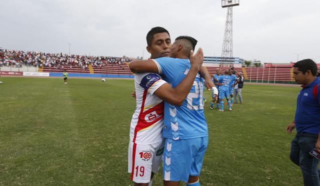 Celebración de Atlético Grau y Deportivo Llacuabamba por el ascenso a primera. (Fotos: Violeta Ayasta / GEC)