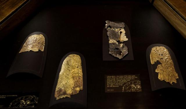 FOTO  | Esta colección de objetos permaneció en una caja de madera durante casi un siglo y fue rescatada del olvido. (Imagen: AFP)