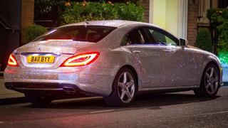 La rusa que decoró su Mercedes Benz con un millón de cristales