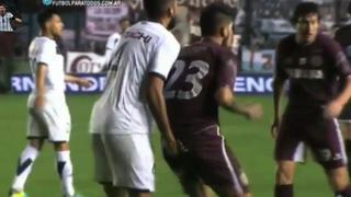 A lo Jara: jugador le metió la mano a rival en Vélez-Lanús