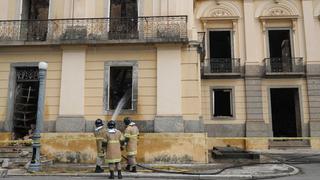 Bomberos siguen trabajando entre ruinas de Museo Nacional de Brasil | FOTOS